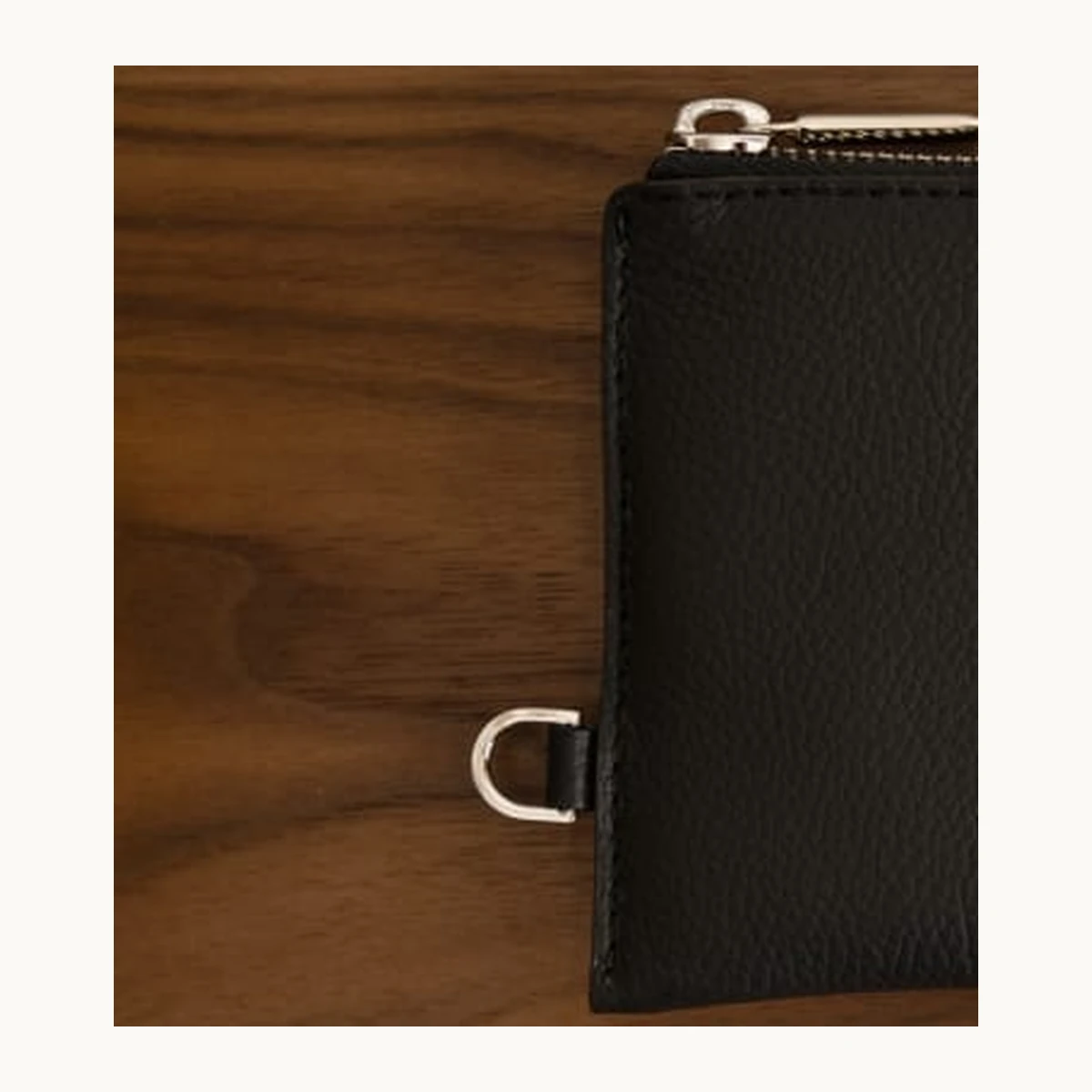 02_pouch_isolated.webp