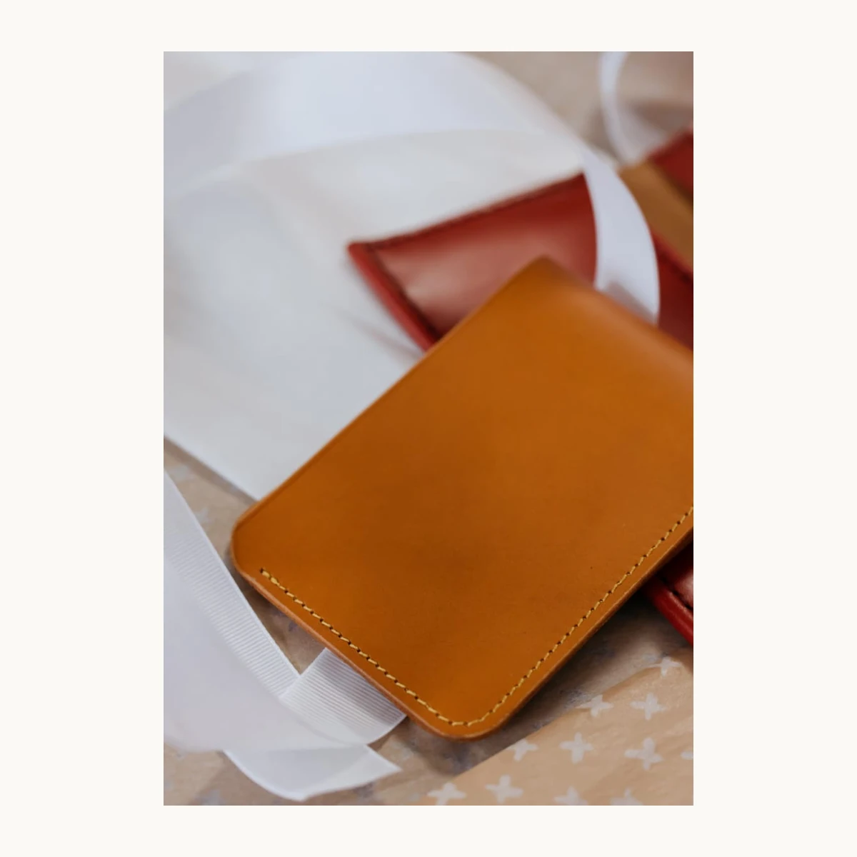 Minimalist Vegetable-Tanned Cardholder / Passport Sleeve